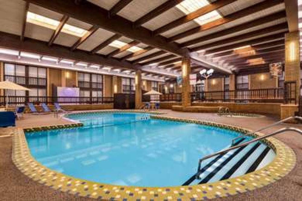 RAMADA BY WYNDHAM ALPENA HOTEL & CO 7