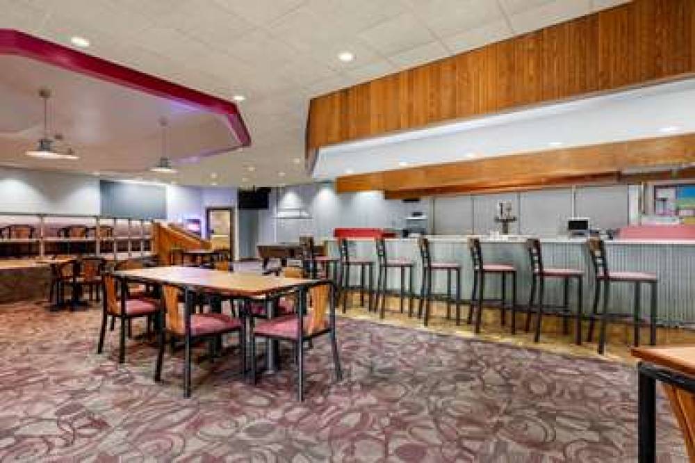 RAMADA BY WYNDHAM ALPENA HOTEL & CO 1