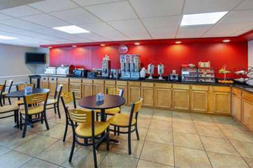 Ramada By Wyndham Bowling Green 4