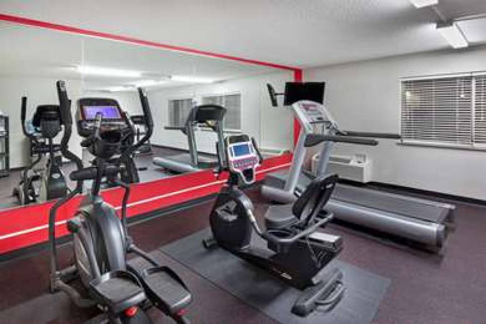 Ramada By Wyndham Bowling Green 8