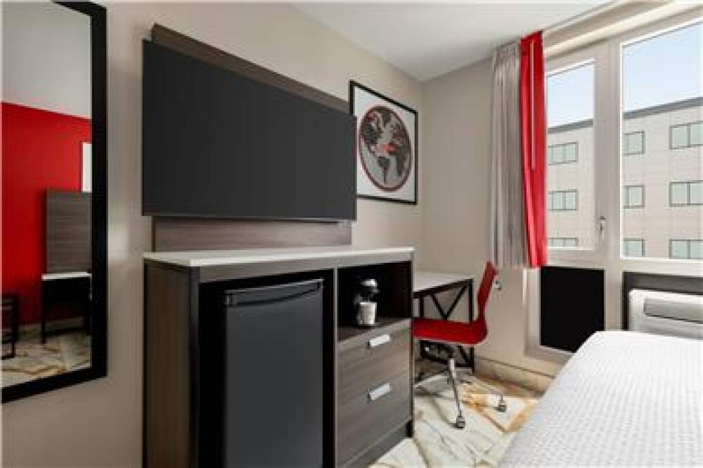 RAMADA BY WYNDHAM BROOKLYN EMPIRE B 9