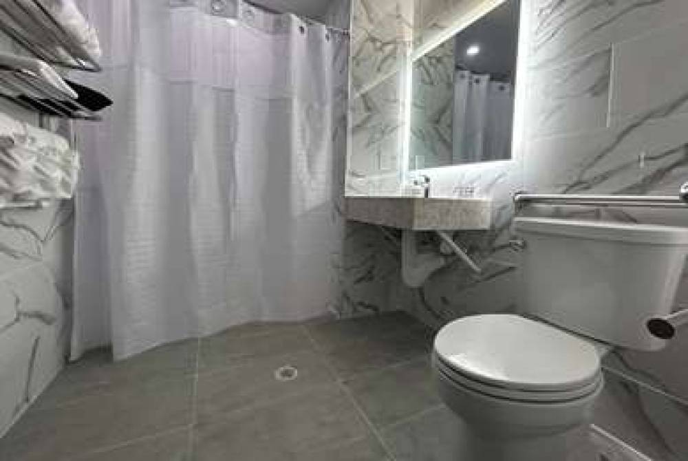 RAMADA BY WYNDHAM BROOKLYN NEAR FLA 9