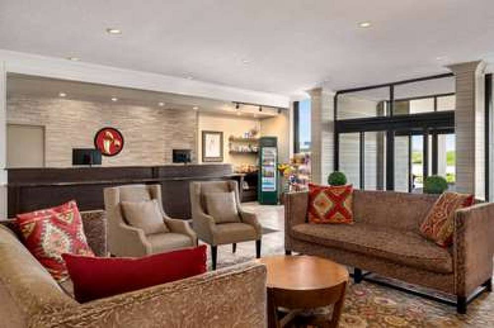 Ramada By Wyndham Cornwall 4