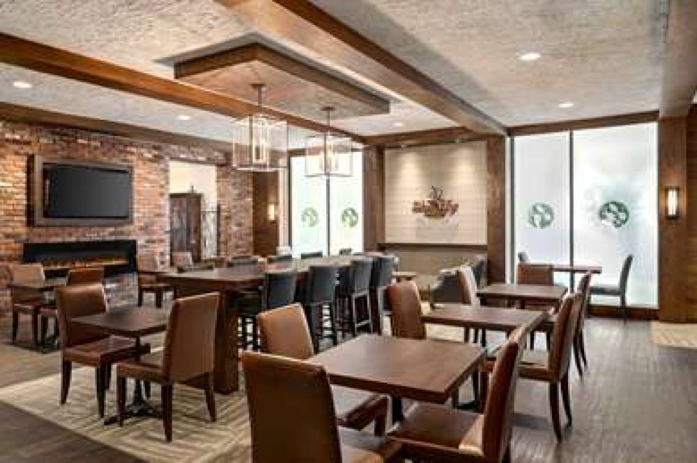 Ramada By Wyndham Cornwall 9
