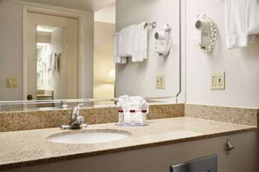 Ramada By Wyndham Costa Mesa/Newport Beach 6