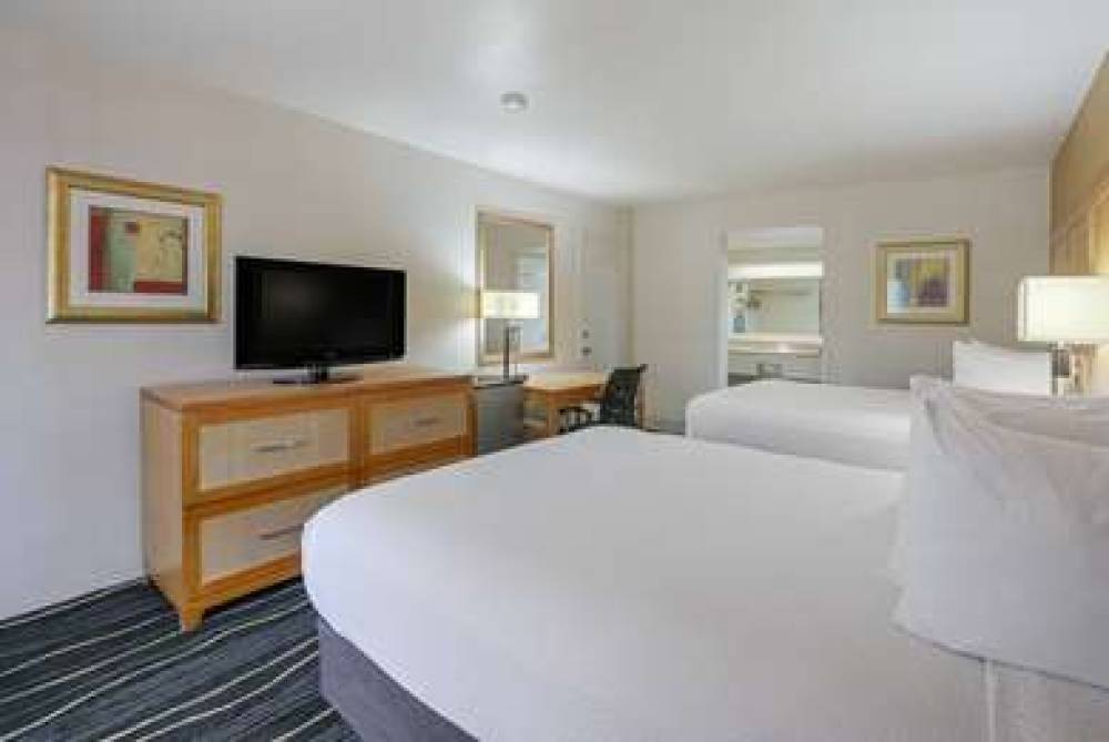 Ramada By Wyndham Costa Mesa/Newport Beach 10
