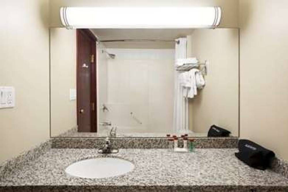 Ramada By Wyndham Edson 7