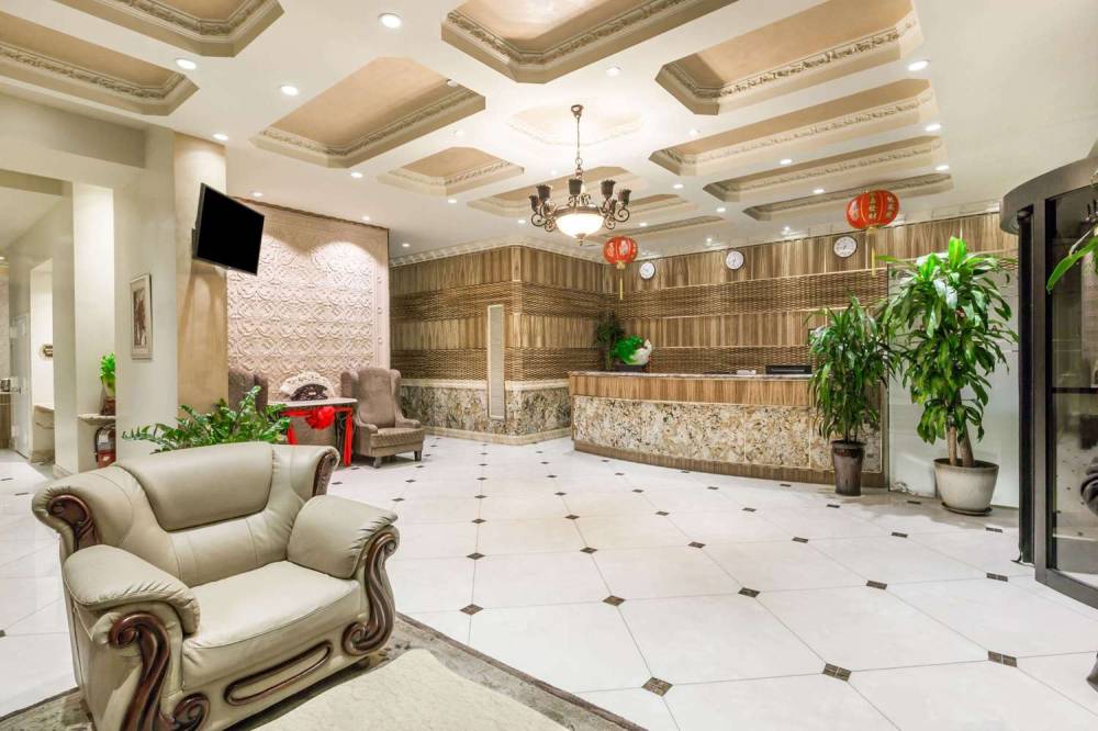 RAMADA BY WYNDHAM FLUSHING QUE 8