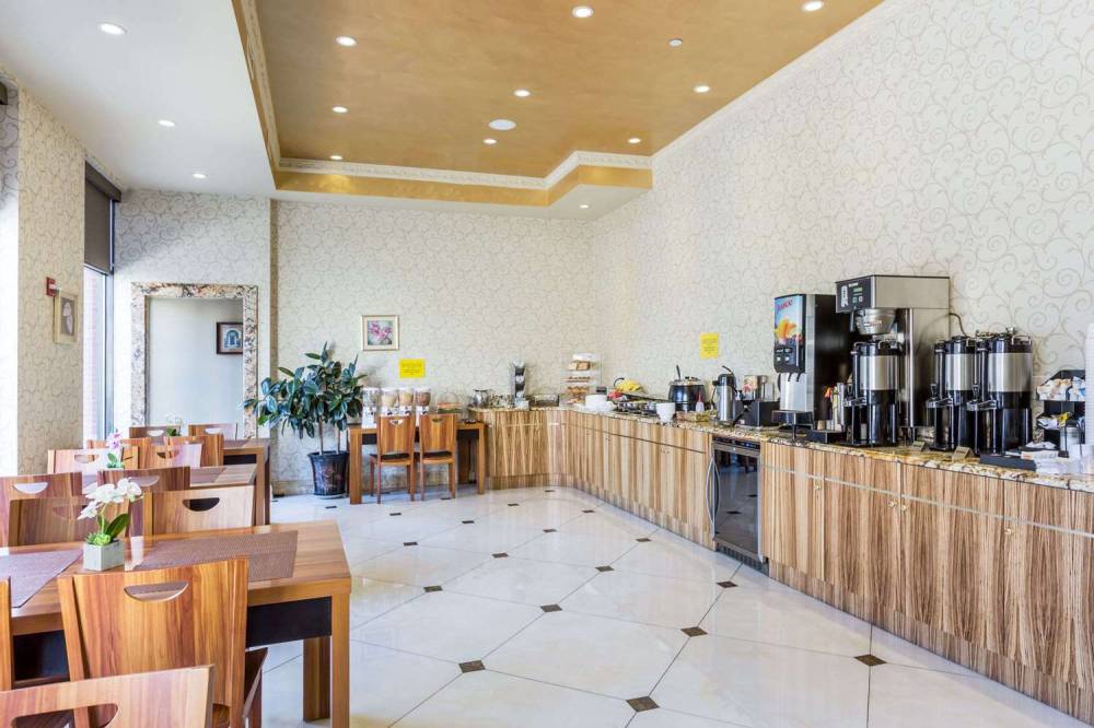 RAMADA BY WYNDHAM FLUSHING QUE 3