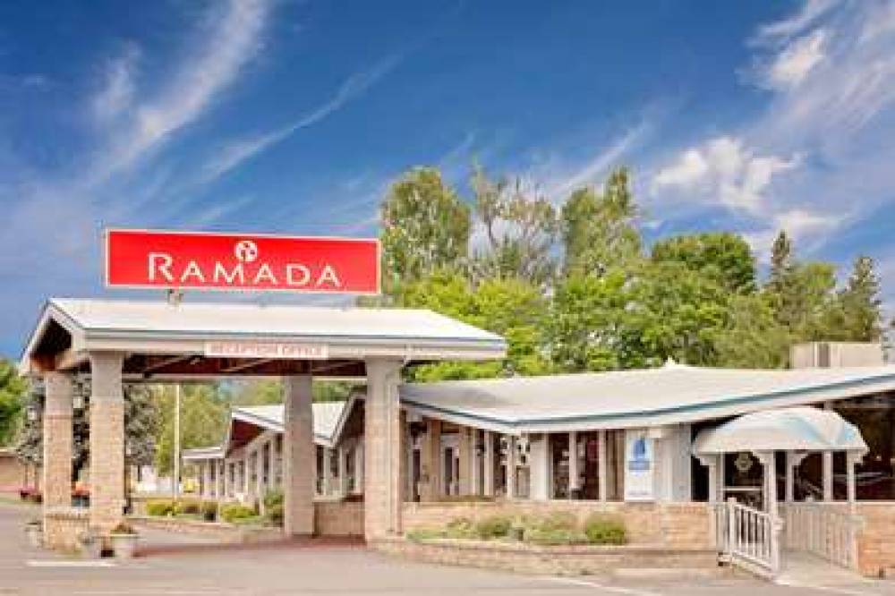 Ramada By Wyndham Gananoque Provincial Inn