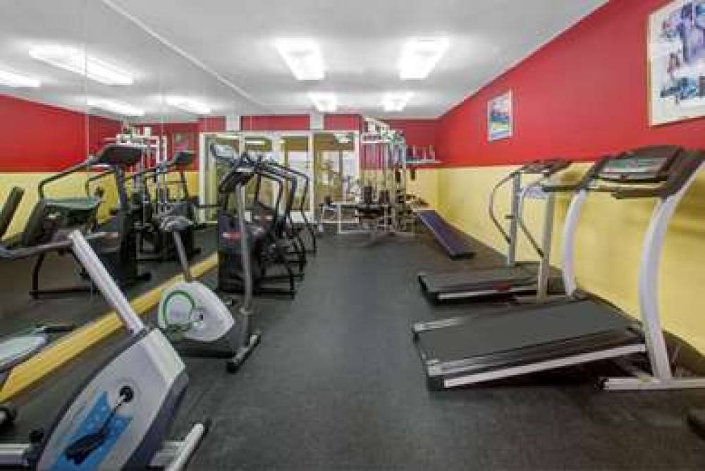 Ramada By Wyndham Hawthorne/LA Stadium 4