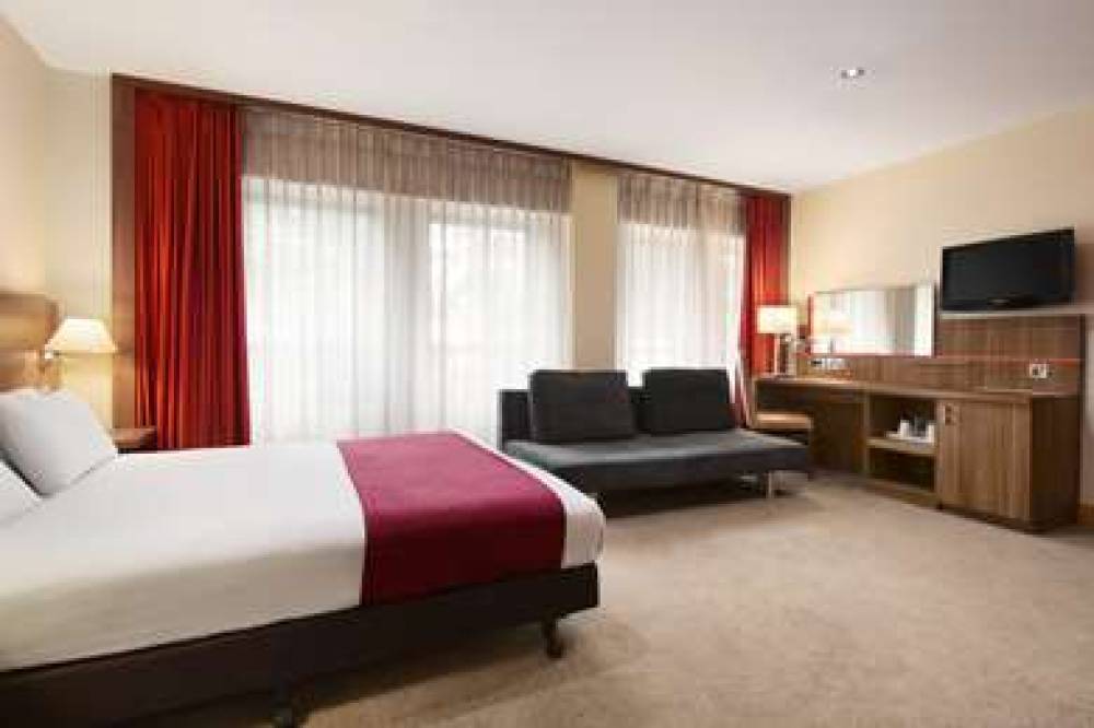 RAMADA BY WYNDHAM HOUNSLOW - HEATHR 8