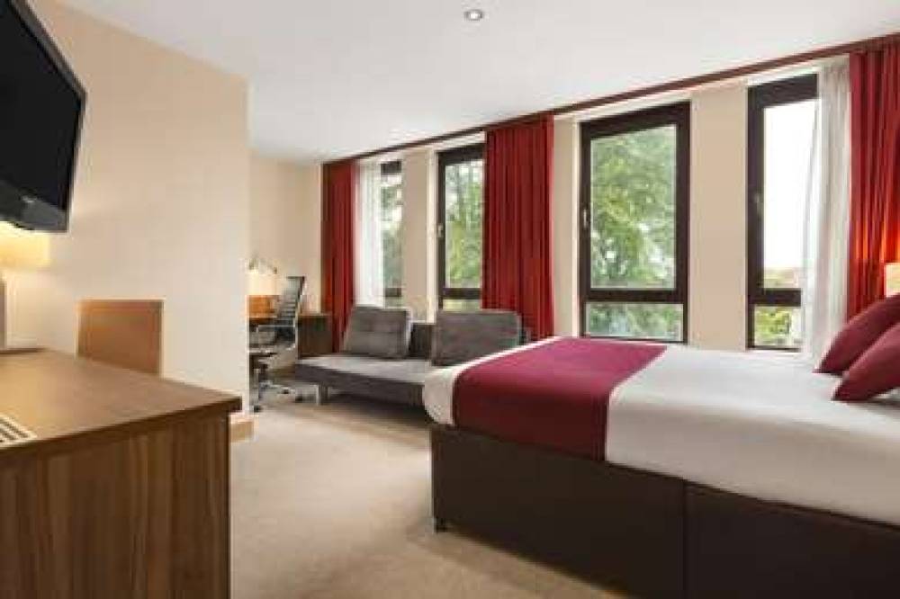 RAMADA BY WYNDHAM HOUNSLOW - HEATHR 7