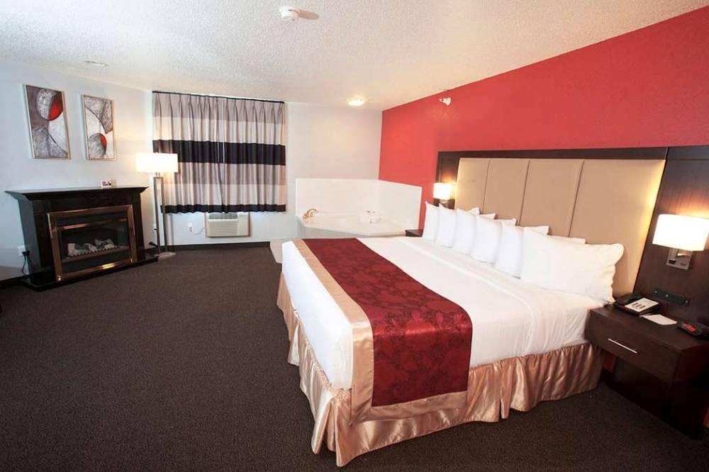 RAMADA BY WYNDHAM, KEYSTONE NEAR MT 4