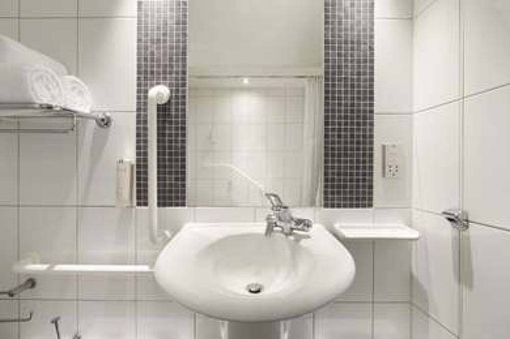 RAMADA BY WYNDHAM LONDON NORTH M1 8