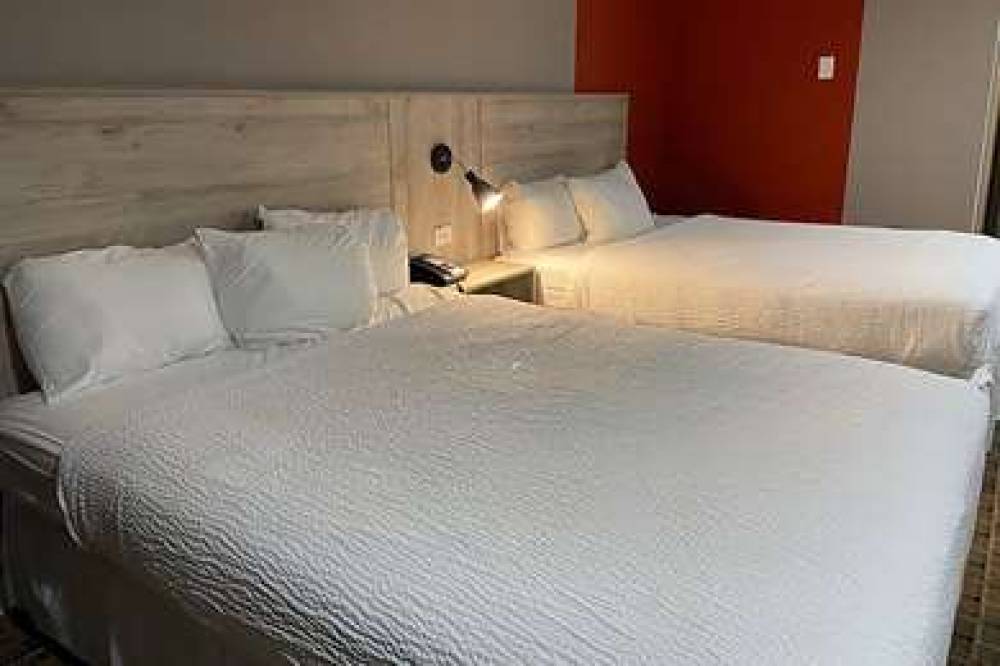 RAMADA BY WYNDHAM MEDICINE HAT 6