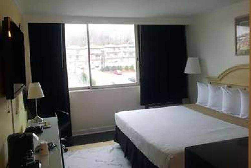 RAMADA BY WYNDHAM NORTH BERGEN 1