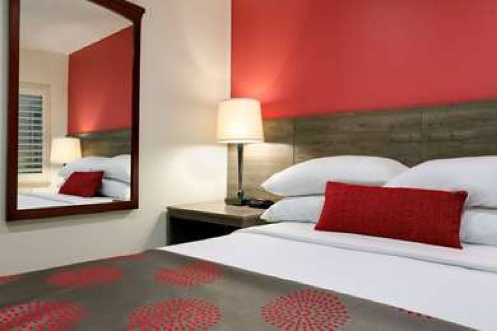 RAMADA BY WYNDHAM OAKLAND DOWNTOWN 10