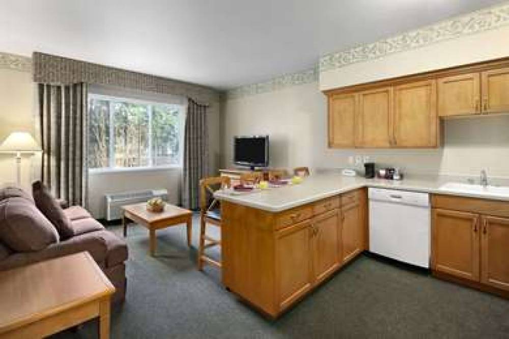 RAMADA BY WYNDHAM OLYMPIA 10