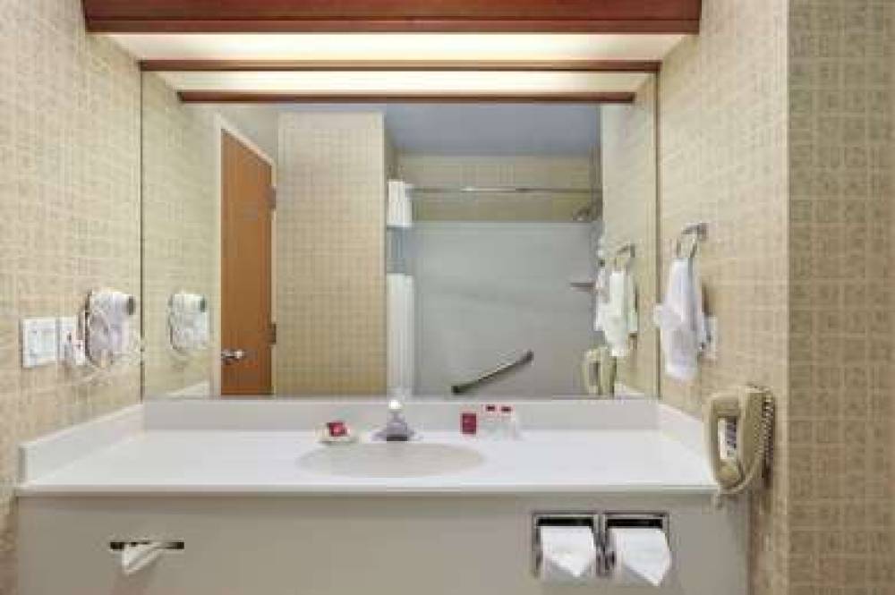 RAMADA BY WYNDHAM OLYMPIA 1