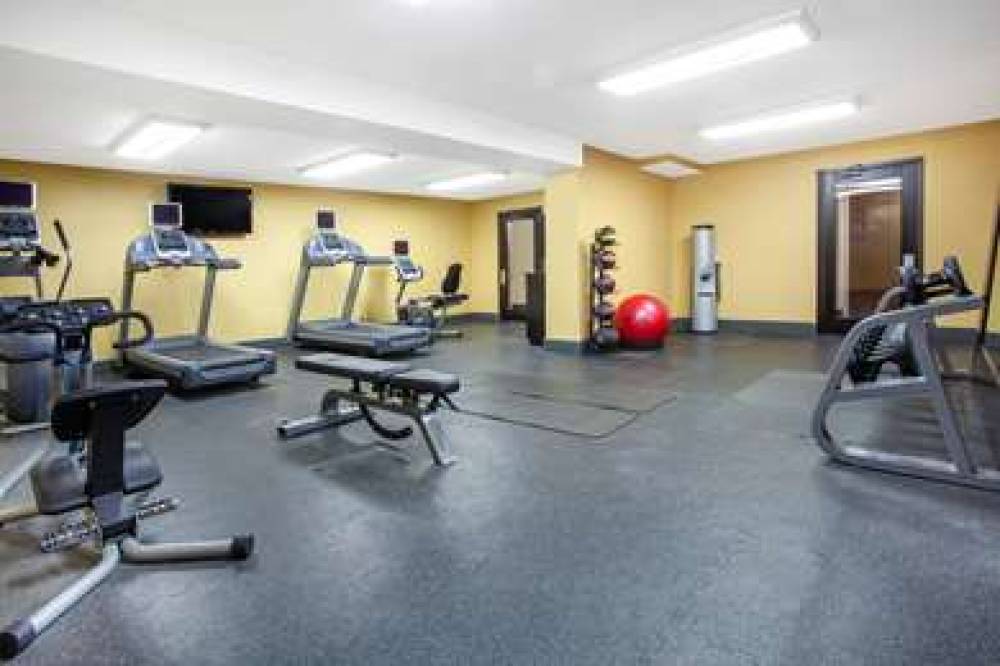 RAMADA BY WYNDHAM ORLANDO FLOR 9