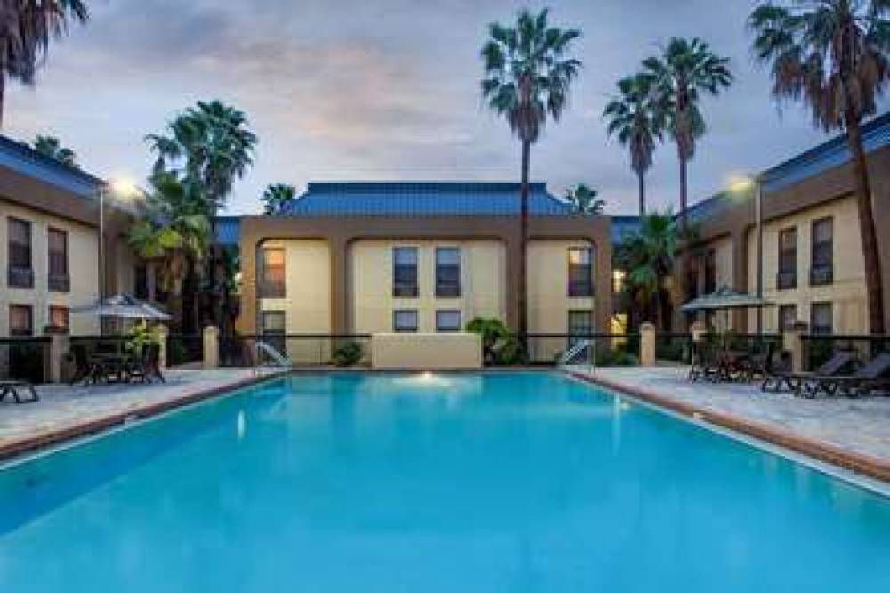 RAMADA BY WYNDHAM ORLANDO FLOR 7