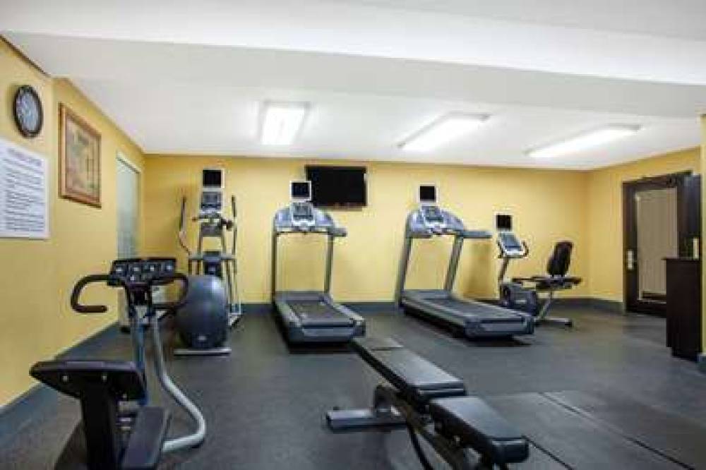 RAMADA BY WYNDHAM ORLANDO FLOR 8