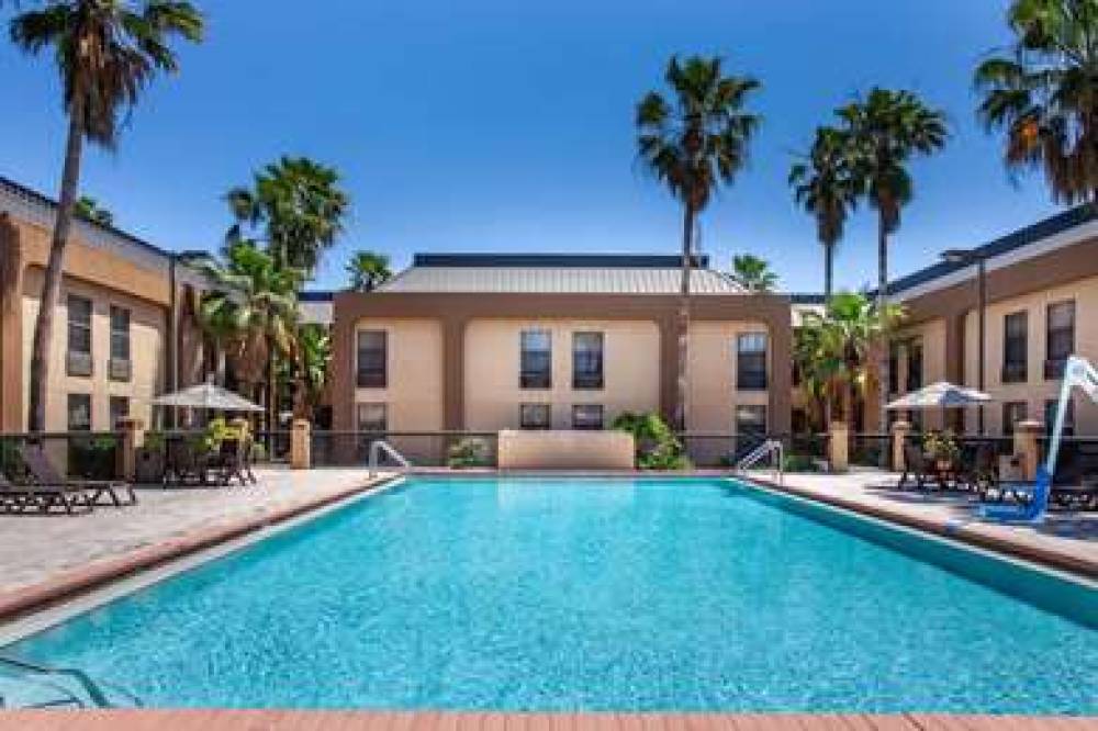 RAMADA BY WYNDHAM ORLANDO FLOR 6