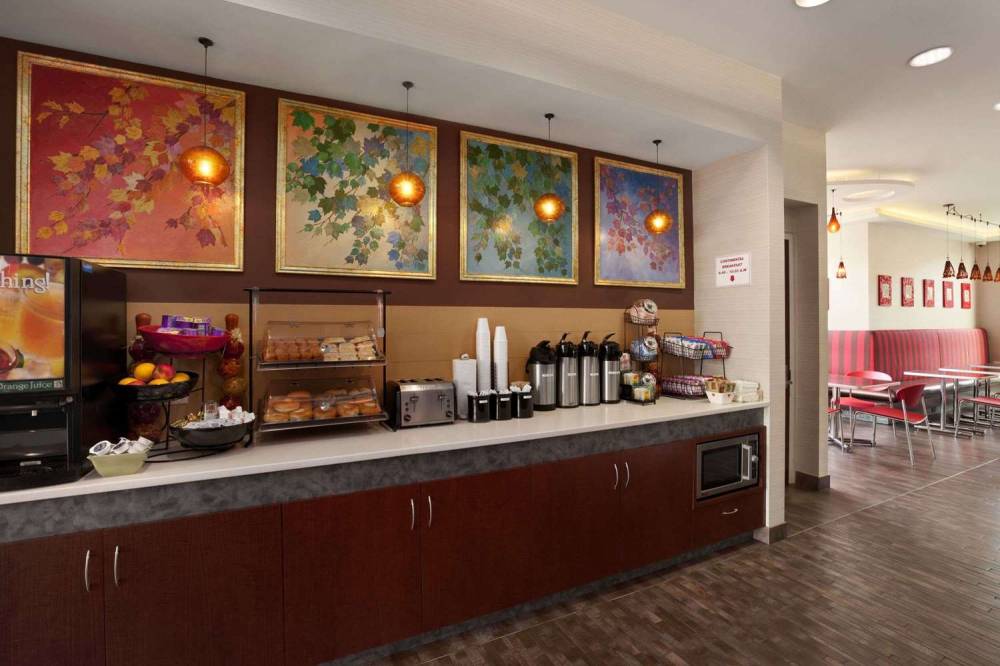 Ramada By Wyndham Rockville Centre 1