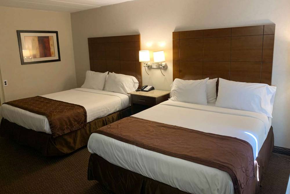 Ramada By Wyndham Rockville Centre 10
