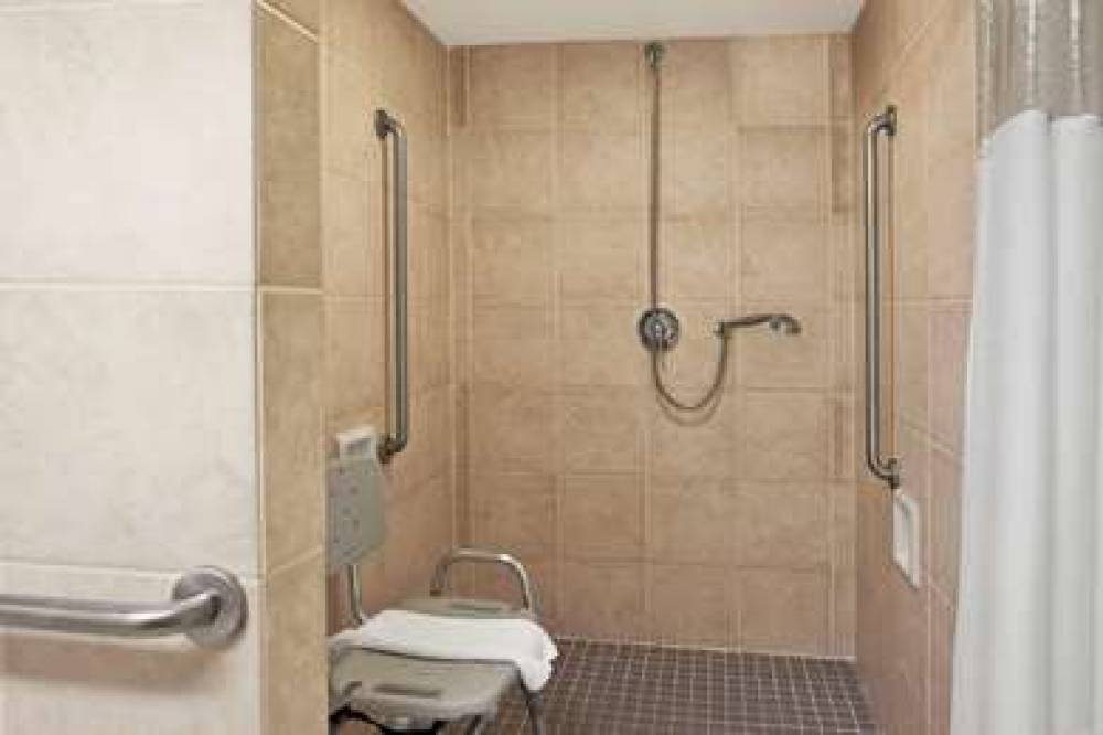 RAMADA BY WYNDHAM, SAGINAW HOTEL & 6