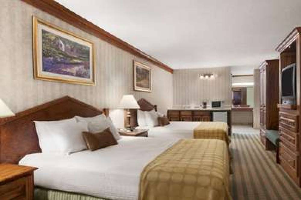 RAMADA BY WYNDHAM, SAGINAW HOTEL & 4