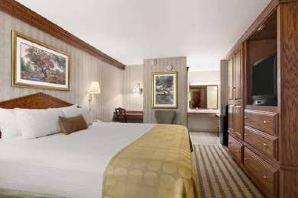 RAMADA BY WYNDHAM, SAGINAW HOTEL & 5
