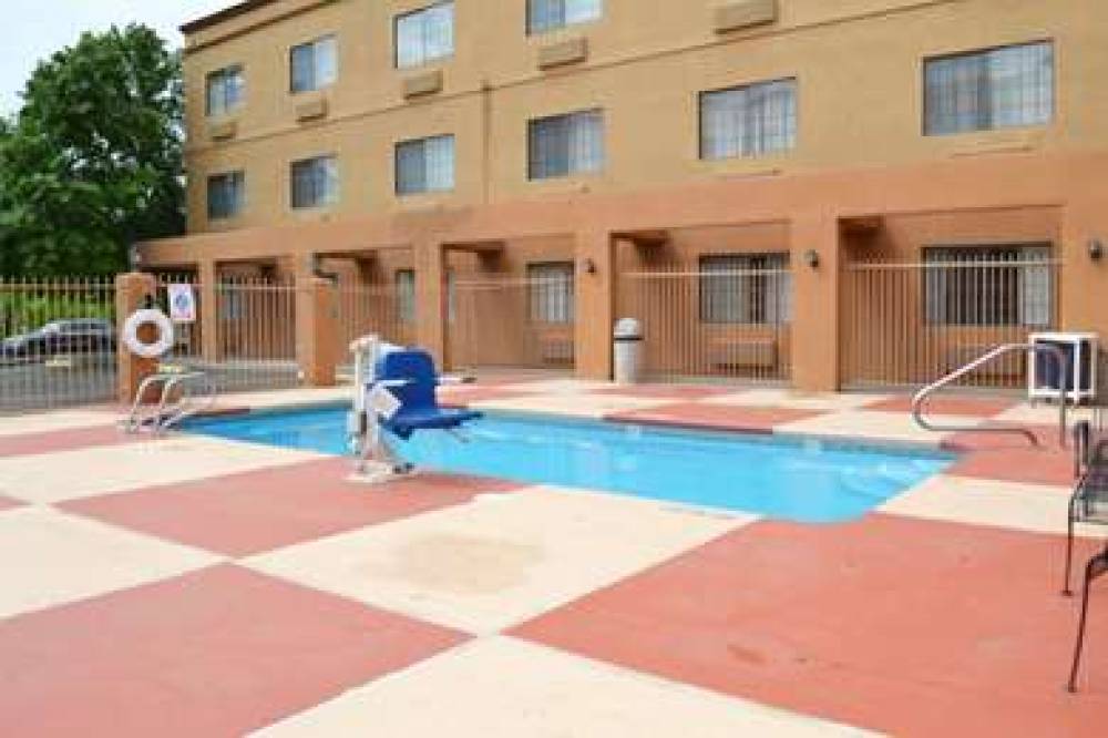 RAMADA BY WYNDHAM SANTA FE 7