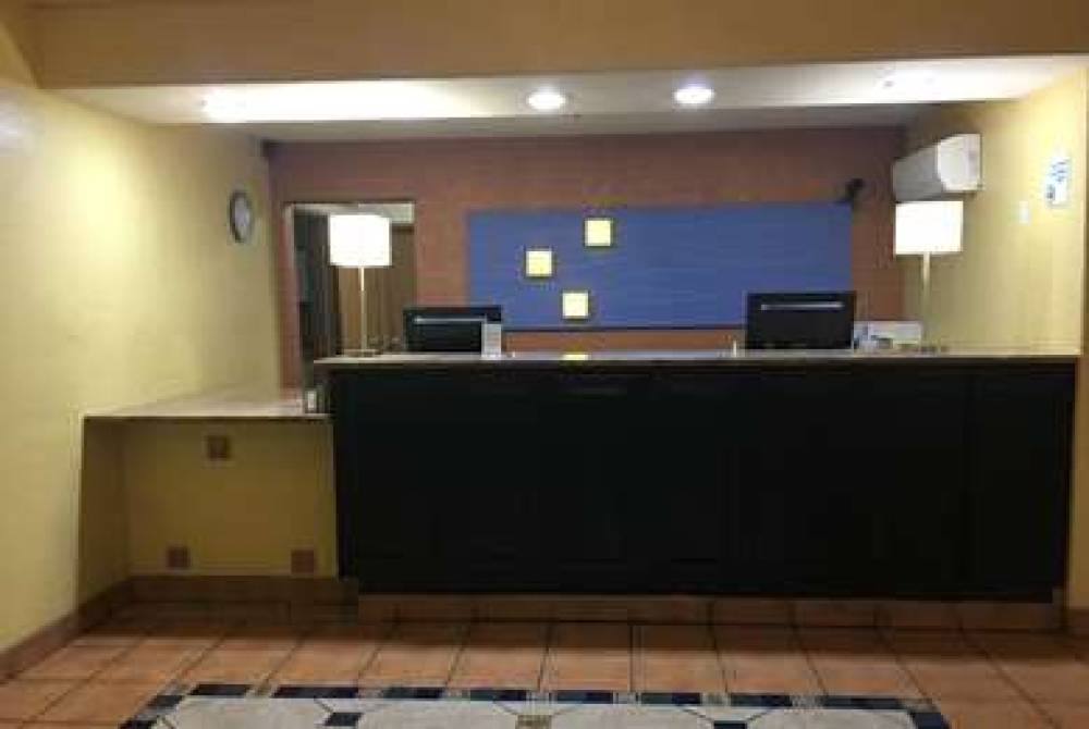 RAMADA BY WYNDHAM SANTA FE 1