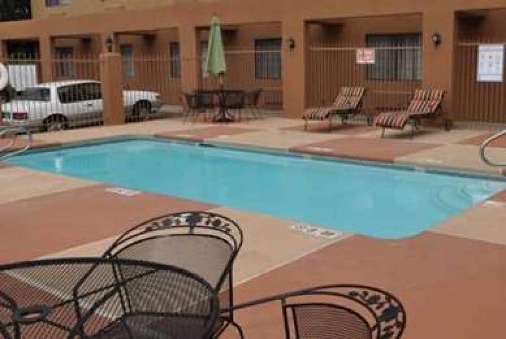RAMADA BY WYNDHAM SANTA FE 5