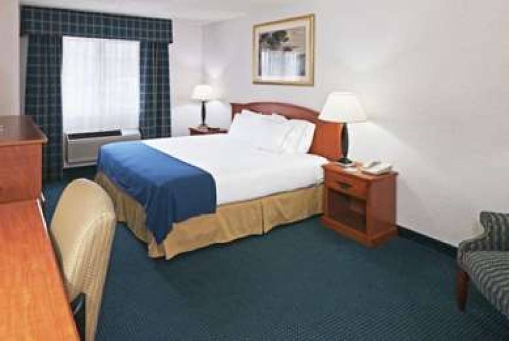 RAMADA BY WYNDHAM SANTA FE 10
