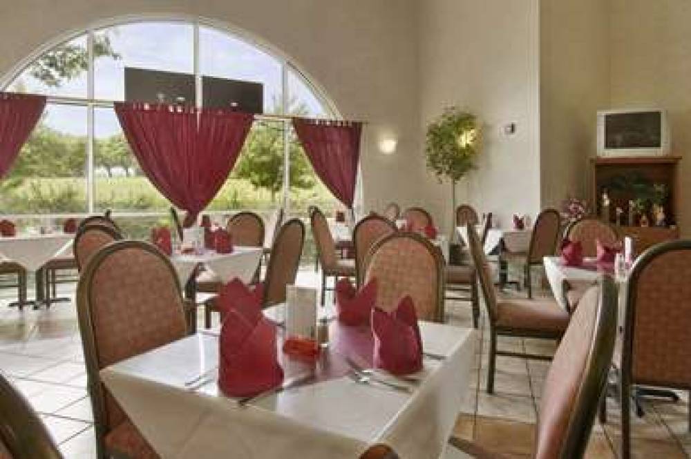Ramada By Wyndham SeaTac Airport 4