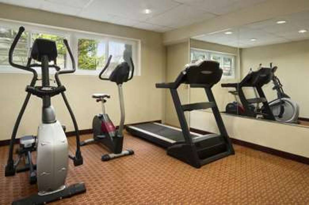 Ramada By Wyndham SeaTac Airport 5
