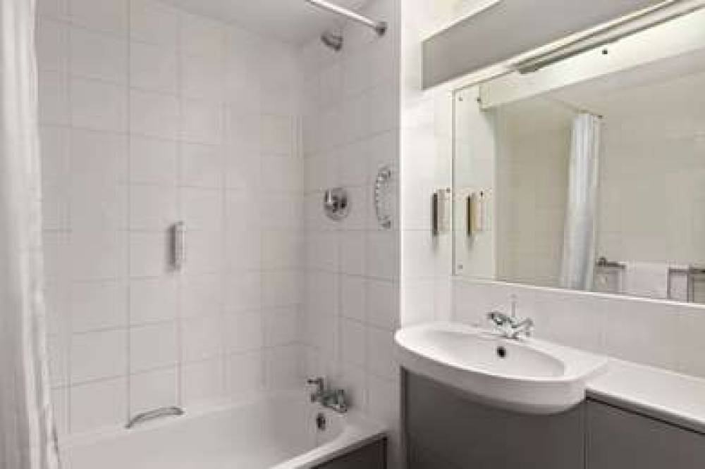 RAMADA BY WYNDHAM SOUTH MIMMS M25 10