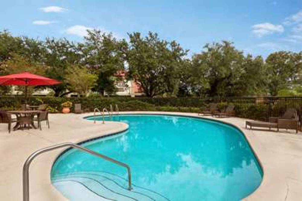 Ramada By Wyndham Suites Orlando Airport 8