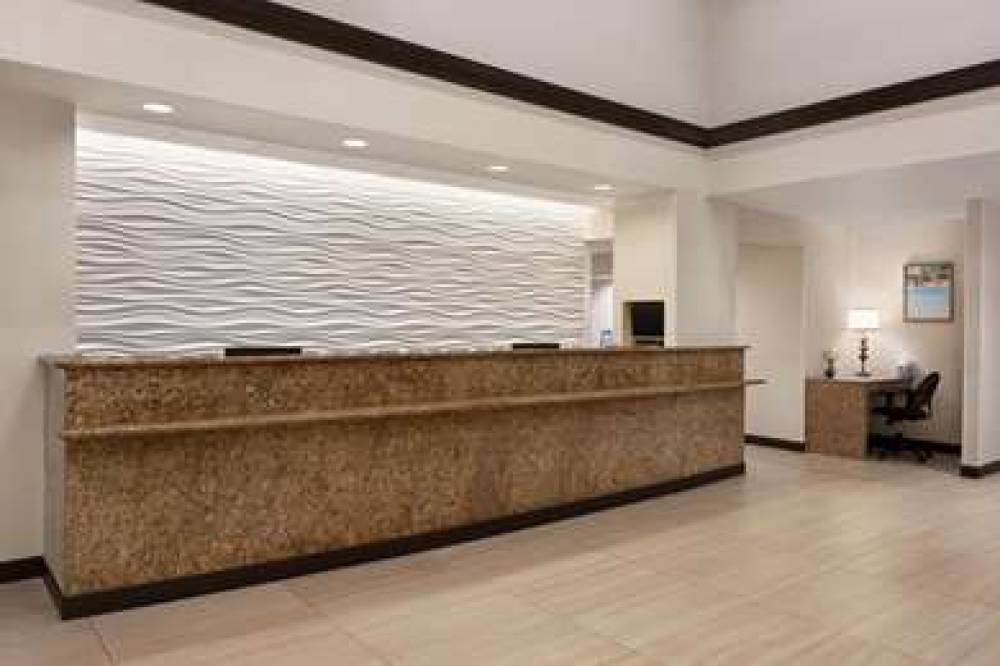 Ramada By Wyndham Suites Orlando Airport 5