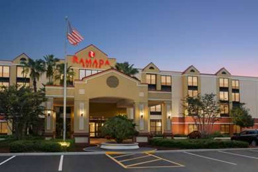 Ramada By Wyndham Suites Orlando Airport 2
