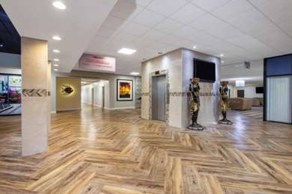 Ramada By Wyndham Tampa Airport Westshore 8