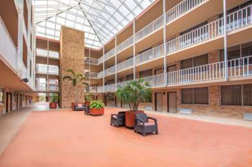 Ramada By Wyndham Tampa Airport Westshore 5