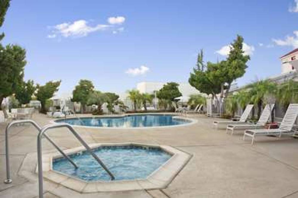 Ramada By Wyndham Torrance 3