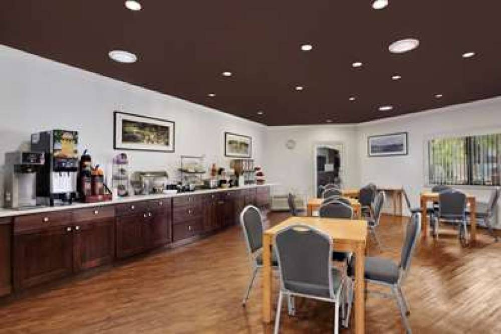 Ramada By Wyndham Torrance 10