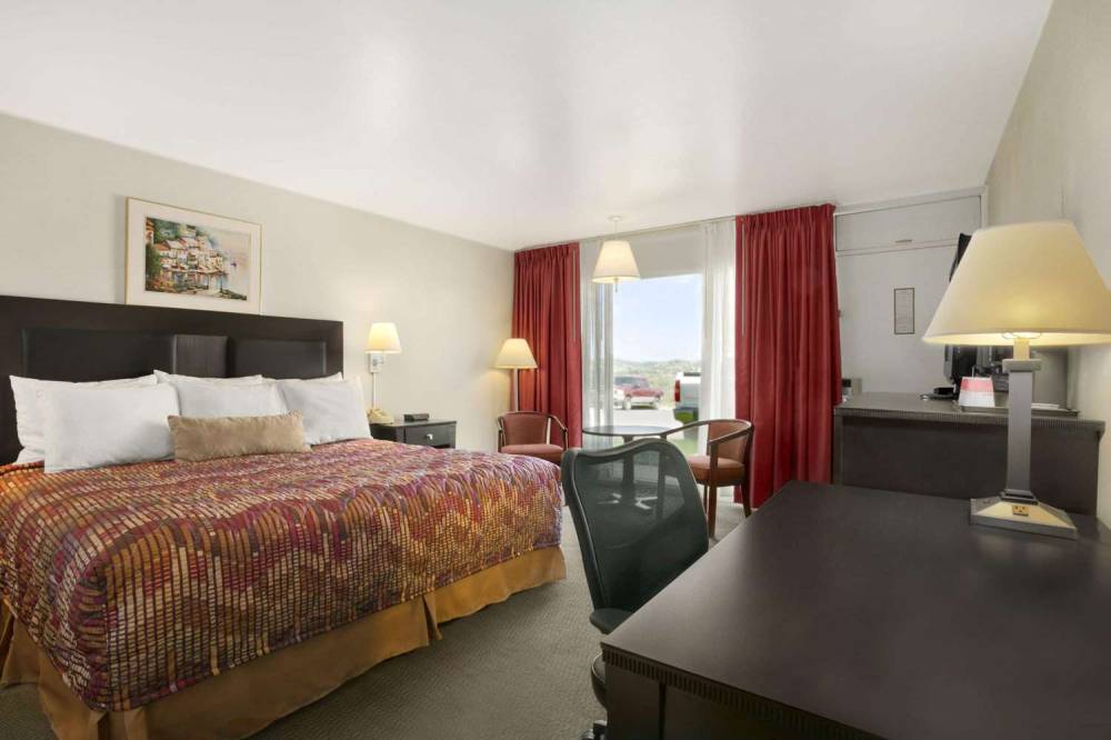 Ramada By Wyndham Washington 6