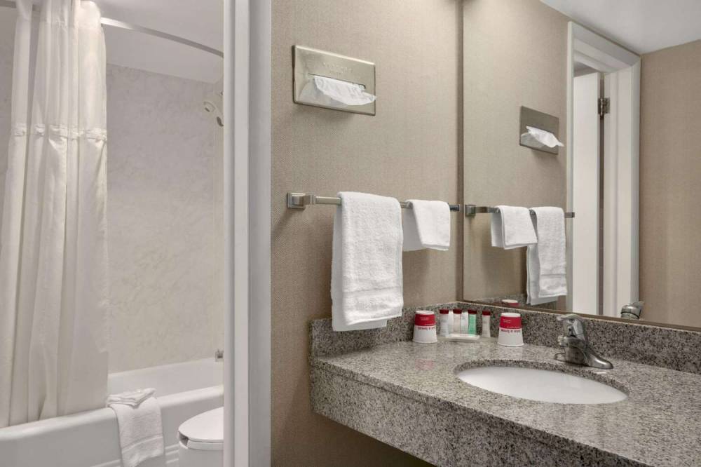 Ramada By Wyndham Washington 5