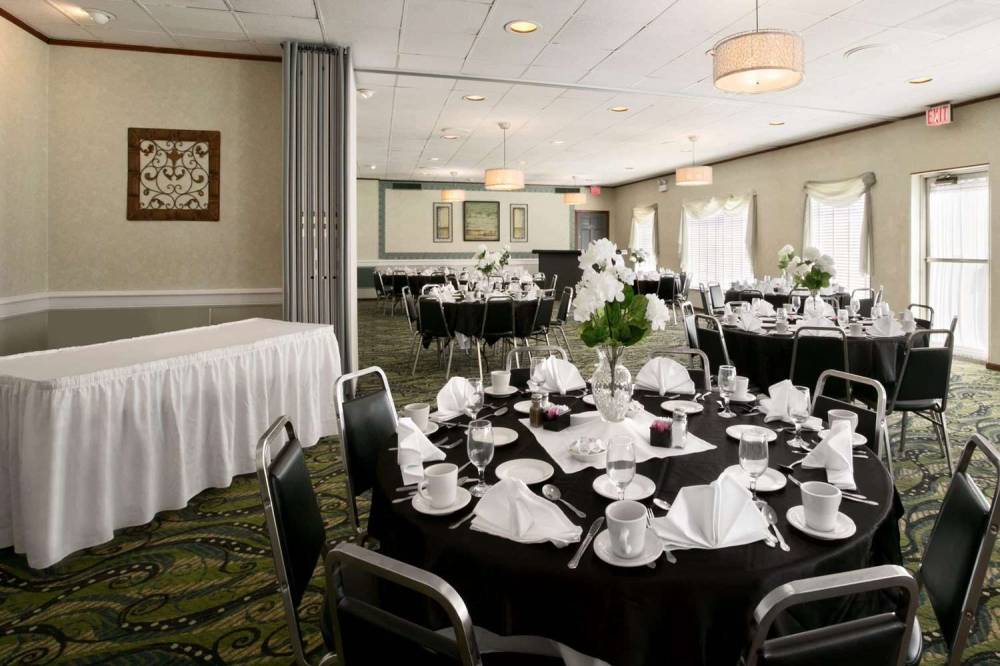 Ramada By Wyndham Washington 8